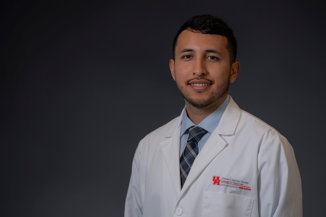 Rogel Christopher Headshot (1)